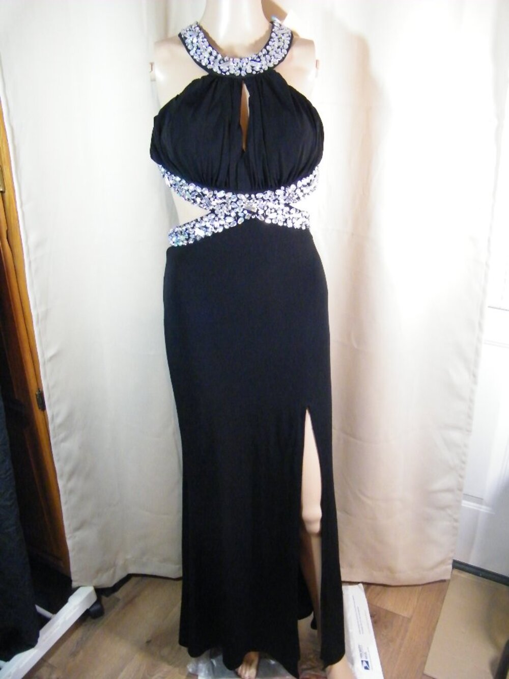 Deb Formal, Prom, Hoco, winter formal dress Sz. 9 Junior Color; Black w/ crystal